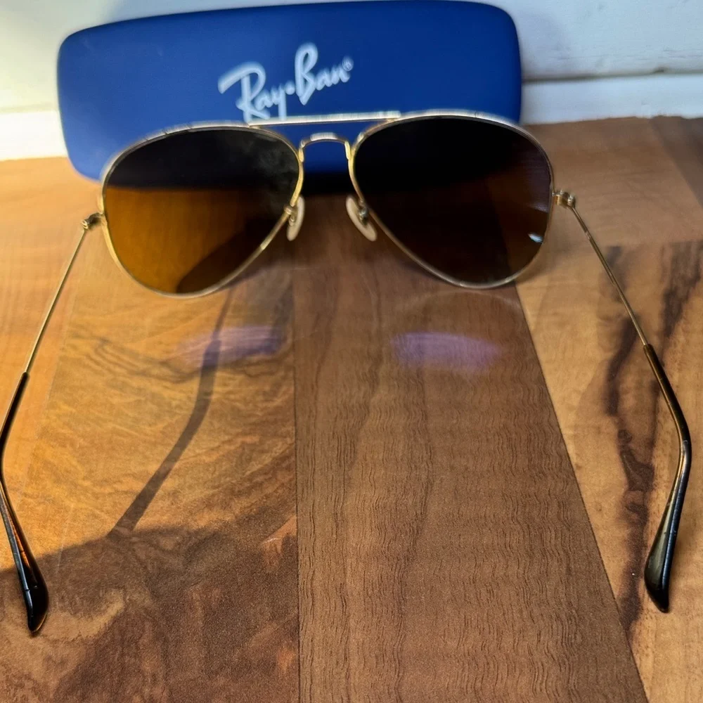 Ray-Ban polarised Gold Aviator pilot Sunglasses with Blue Case